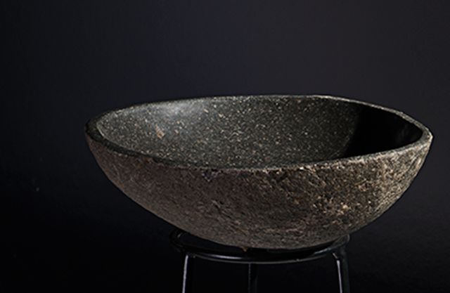 Tavolo ausiliario in pietra e metallo