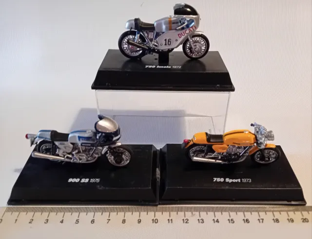 Maquetas Motos Ducati 1/32 (3 uds)