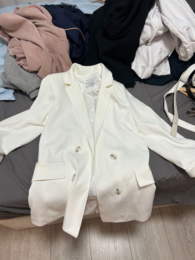 Americana blanca Stradivarius