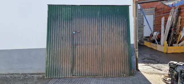 Puerta de garaje con puerta peatonal