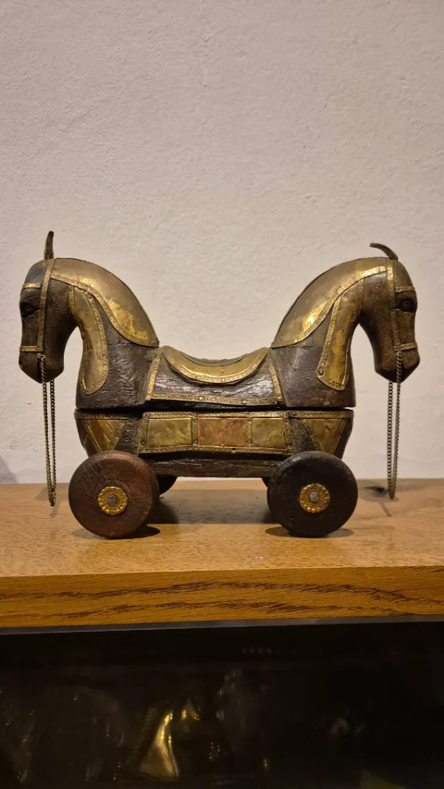Scatola cavallo in legno e ottone