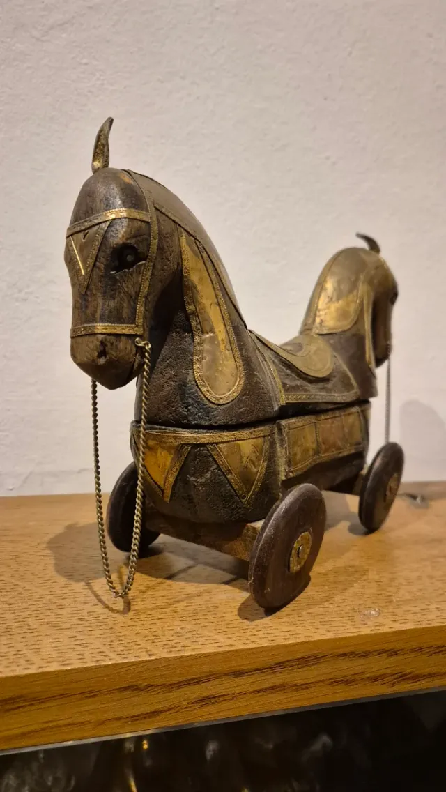 Scatola cavallo in legno e ottone