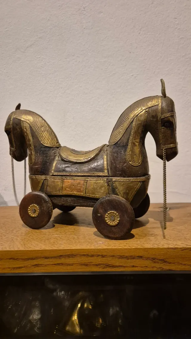 Scatola cavallo in legno e ottone