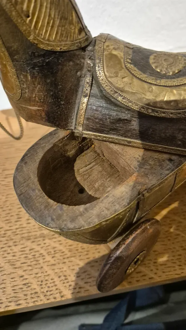 Scatola cavallo in legno e ottone