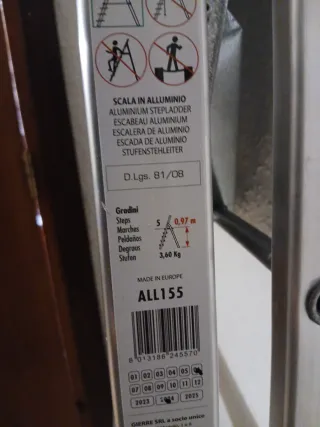 Escalera plegable de aluminio