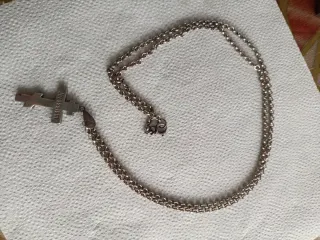 Cadena de plata con colgante de cruz