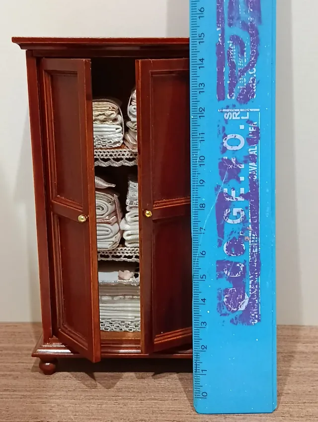 Armadio miniatura casa bambole