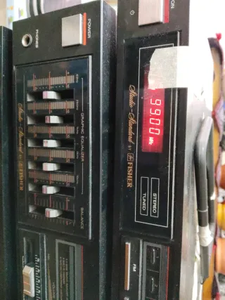 Equipo de música Fisher con tocadiscos