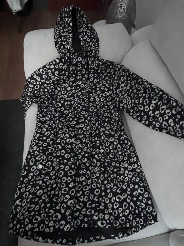 Chubasquero estampado leopardo