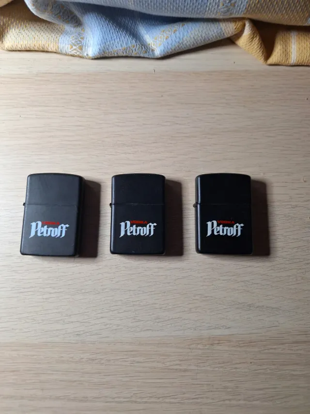 Set di 3 accendini Vodka Petroff