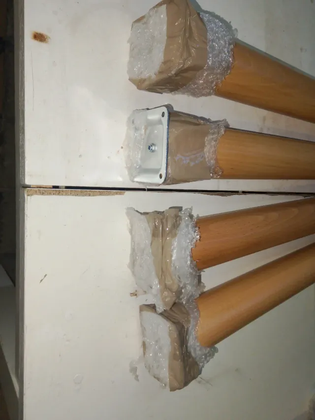 Set di 4 piedini in legno di faggio naturale per tavolo