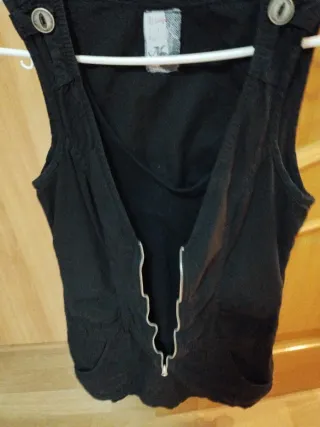 Vestido negro con cremallera bolsillos