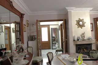 Chalet en venta en Torrelles de Llobregat