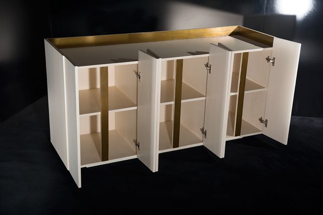 Aparador moderno blanco y dorado