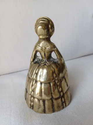 Campana de bronce antigua