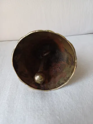 Campana de bronce antigua