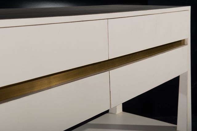 Aparador blanco y dorado