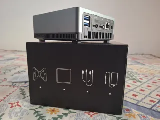 Mini PC MINIS FORUM UM250 Gris