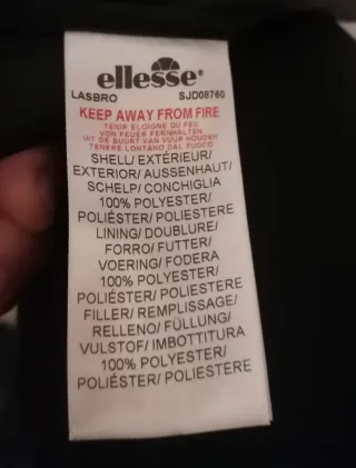 Chaqueta reflectante Ellesse.