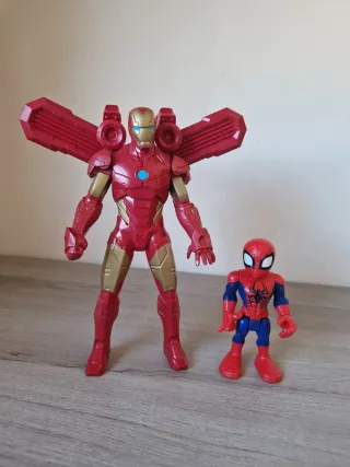 Figuras de acción Iron Man y Spiderman