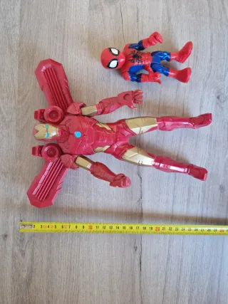 Figuras de acción Iron Man y Spiderman