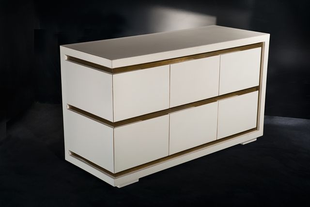 Aparador blanco y dorado