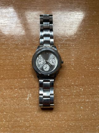 Reloj de pulsera plateado