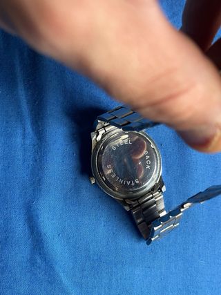 Reloj de pulsera plateado