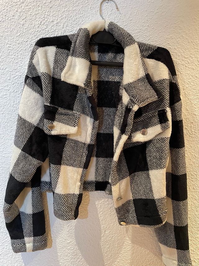 Chaqueta corta cuadros blanco y negro