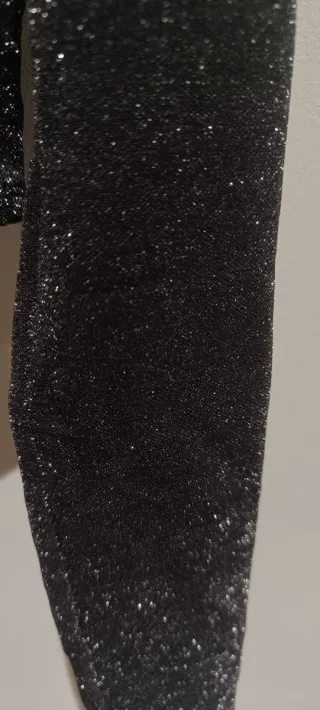 Camiseta Crop Top Negra Brillante