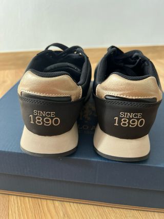 Zapatillas U.S. Polo Assn. Mujer Negras y Doradas
