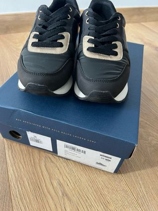 Zapatillas U.S. Polo Assn. Mujer Negras y Doradas