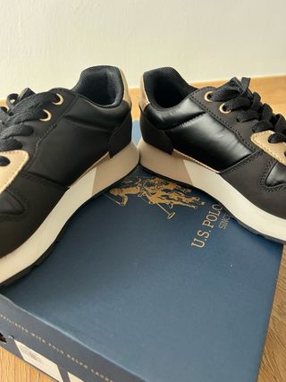 Zapatillas U.S. Polo Assn. Mujer Negras y Doradas