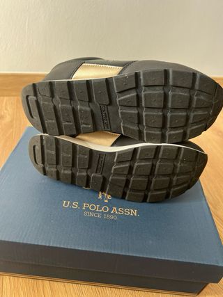 Zapatillas U.S. Polo Assn. Mujer Negras y Doradas