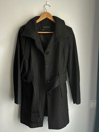 Abrigo Zara Basic mujer negro cinturón