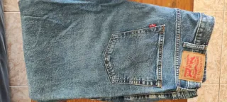 Pantalones Levis y lacoste Talla48 y44.