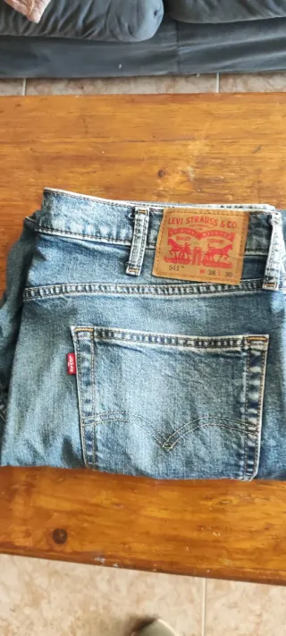 Pantalones Levis y lacoste Talla48 y44.