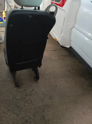 Asientos Renault Master 01 y separador de carga