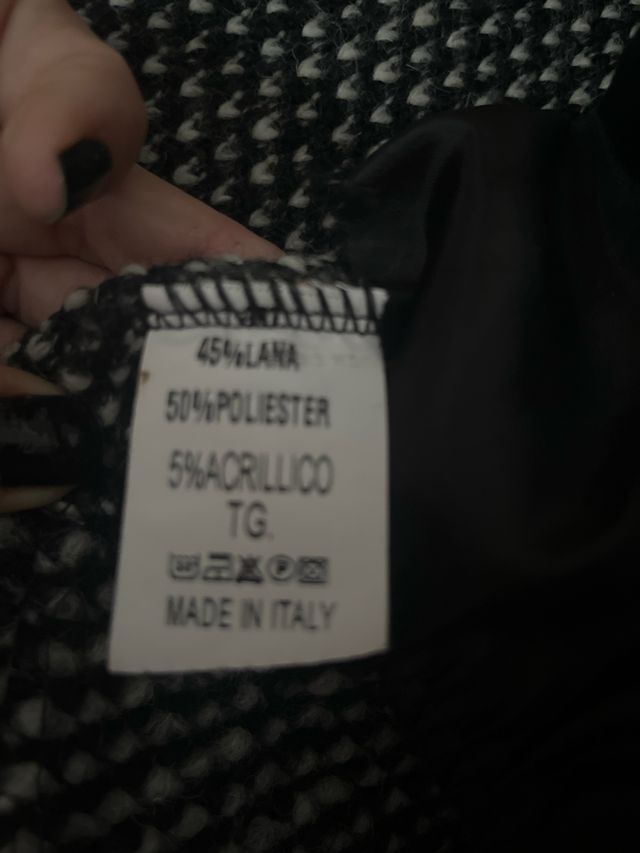 Abrigo con capucha y puños de pelo