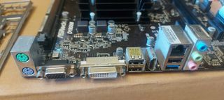 Placa ASRock D1800M Mini-ITX 2GB