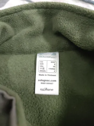 Chaqueta polar hombre verde y marrón.