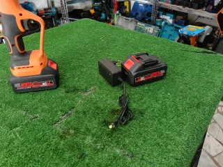 Soffiatore a batteria con asta