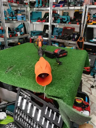 Soffiatore a batteria con asta