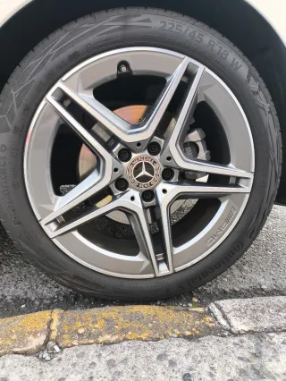 Llantas 18" cinco radios dobles Mercedes-Benz AMG