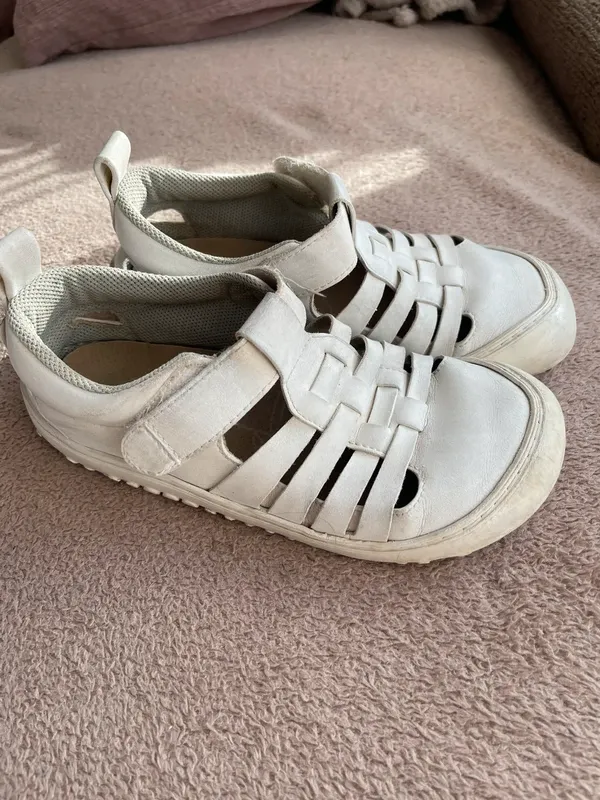 Zapatillas Barefoot Zapato Feroz Blancas. Talla 32