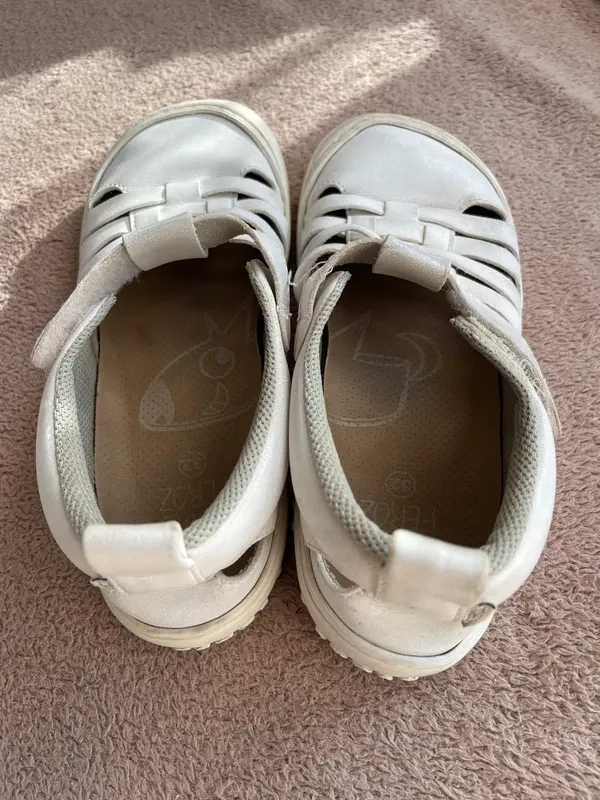 Zapatillas Barefoot Zapato Feroz Blancas. Talla 32