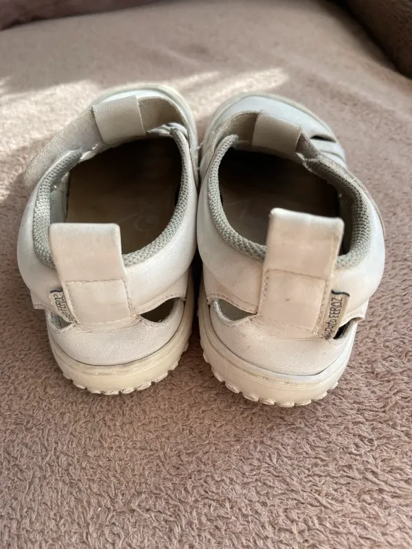 Zapatillas Barefoot Zapato Feroz Blancas. Talla 32