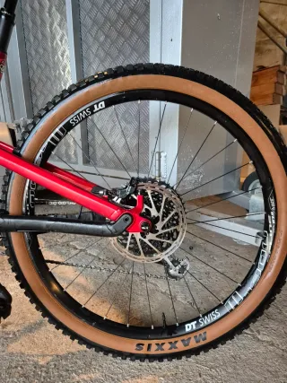 Bicicletta da mountain bike Canyon Spectral AL 6.0 in rosso