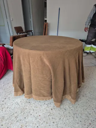 Falda de camilla redonda beige