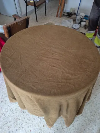 Falda de camilla redonda beige